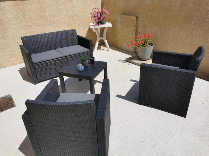 Appartement Agreable Et Spacieux Ensoleille Valros Exterior photo